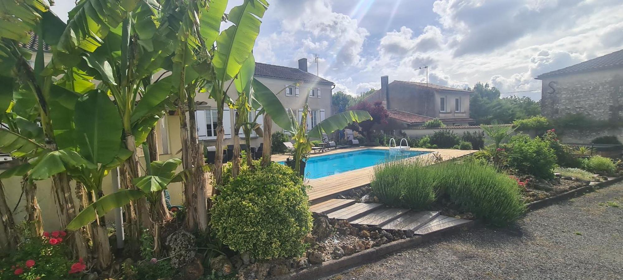 Gites De 2 A 11 Personnes Au Domaine D'Usson Echebrune Zewnętrze zdjęcie